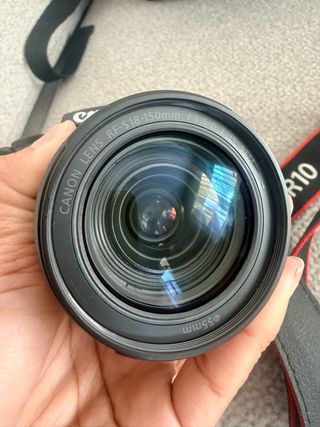 Canon EOS R10 Nueva con Garantía, trípode y mochil