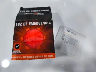 Luz de emergencia homologada. NO es V16 Geoloc.