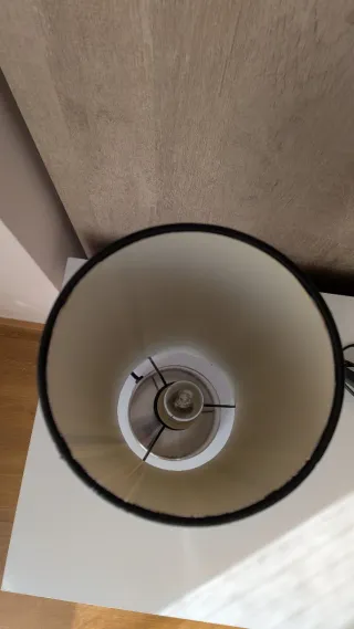 Lámpara de mesa moderna tela y metal