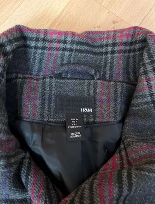 Abrigo H&M cuadros gris y rosa