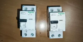 2 Interruptores Diferenciales Schneider 25A y 40A.