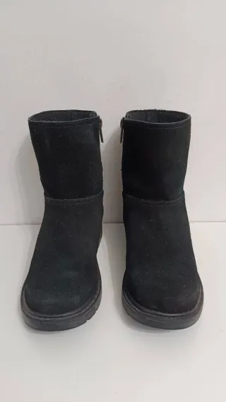 Botas UGG Negras con Lazos Plateados