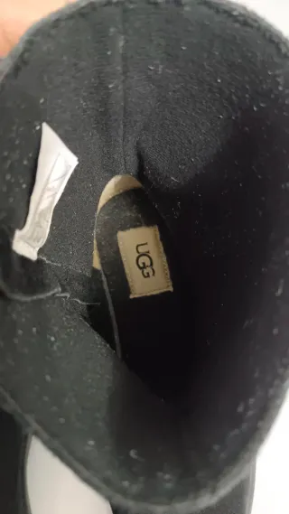 Botas UGG Negras con Lazos Plateados