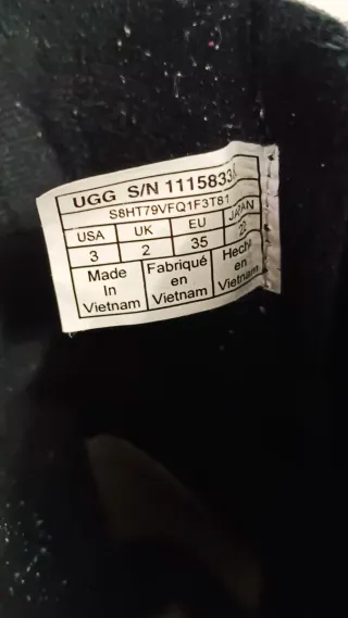 Botas UGG Negras con Lazos Plateados