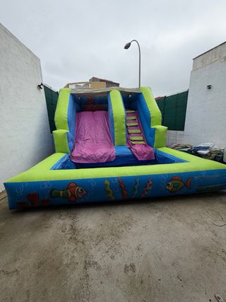 Castillo hinchable acuático con piscina