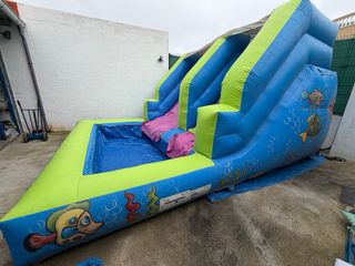 Castillo hinchable acuático con piscina