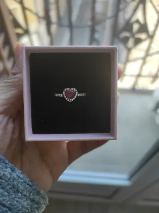 Anillo Pandora Corazón Rosa fuerte. Es talla 52.