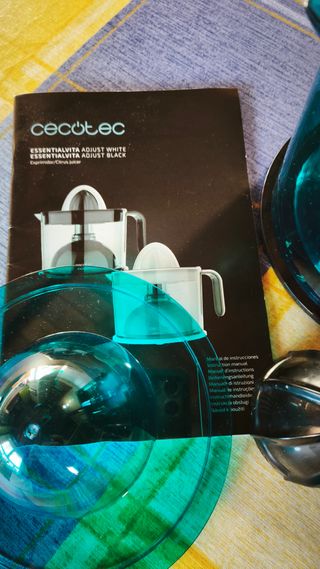 Exprimidor eléctrico Cecotec.