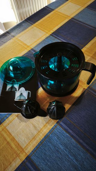 Exprimidor eléctrico Cecotec.