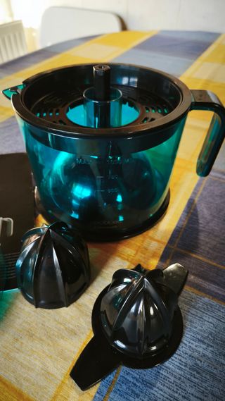 Exprimidor eléctrico Cecotec.