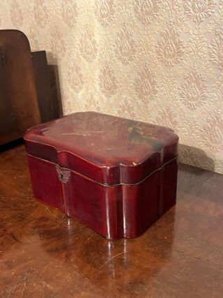 Caja de madera lacada con pájaros