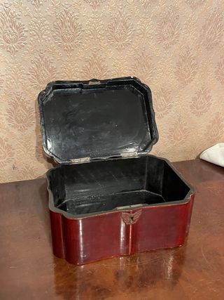 Caja de madera lacada con pájaros