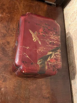 Caja de madera lacada con pájaros