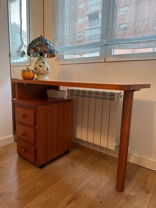 Escritorio madera y mesita 3 cajones