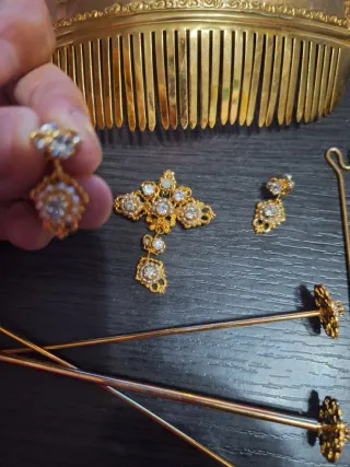 Aderezo infantil oro y perlas