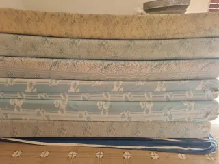 Materassi singoli in schiuma 15€ ciascuno.