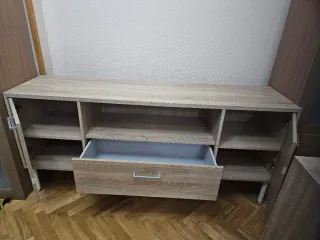 Mueble TV salón/dormitorio madera y metal.