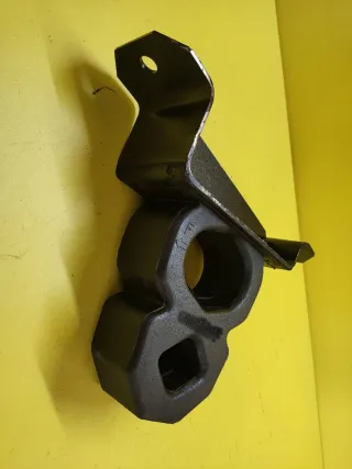 SOPORTE TRASERO BUFFER NISSAN NAVARA PATHFINDER