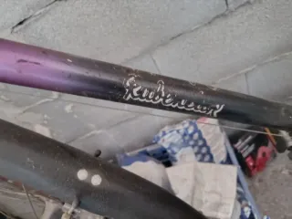 Bicicleta antigua con dinamo