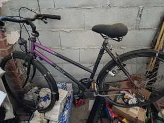 Bicicleta antigua con dinamo