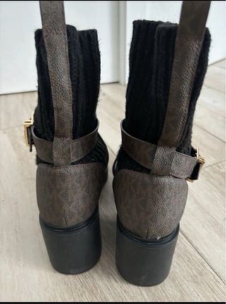 Botines Michael Kors Negros y Marrones