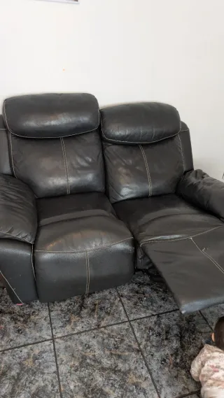 Sofá de piel negro
