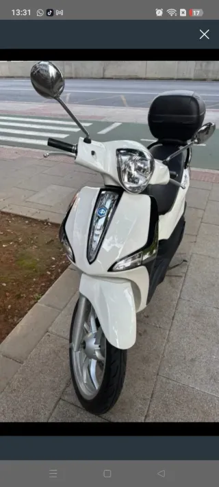 Piaggio Liberty Blanca Scooter Automática 50cc.