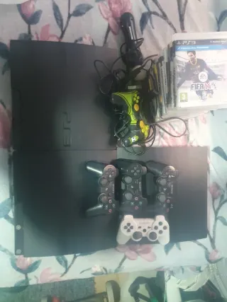 3 Consola PS3 Slim Negra + 4 Mandos
