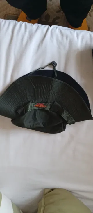 Sombrero de senderismo verde oliva