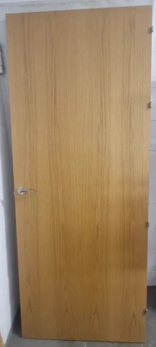 Puerta madera maciza