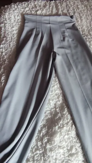 Pantalón Palazzo Gris con Cinturón