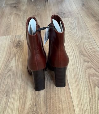 Botín piel marrón tacón ancho Zara