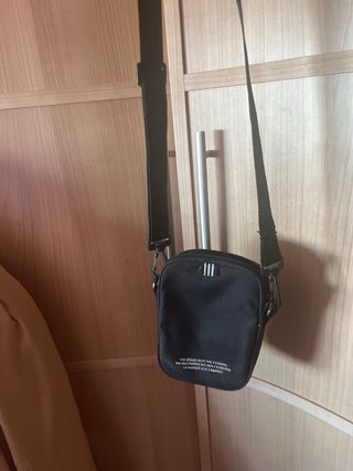 Riñonera Adidas Negra