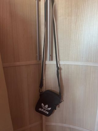 Riñonera Adidas Negra