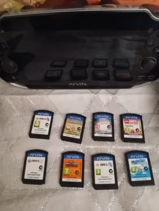 Sony PS Vita Black + 8 Giochi