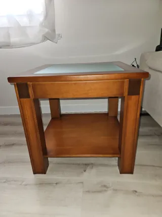 Mesa auxiliar salón madera y cristal ácido
