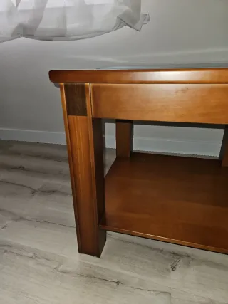 Mesa auxiliar salón madera y cristal ácido