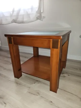Mesa auxiliar salón madera y cristal ácido
