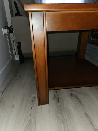 Mesa auxiliar salón madera y cristal ácido