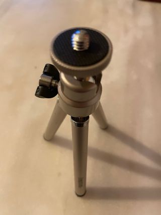 Mini trípode metálico