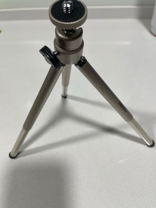 Mini trípode metálico