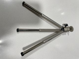 Mini trípode metálico