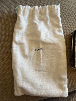 Cartera Tous con su bolsita
