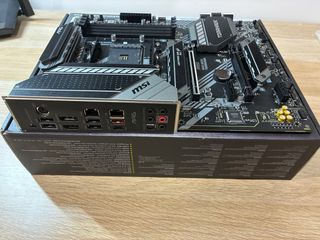 MSI MAG B550 TOMAHAWK Placa Base