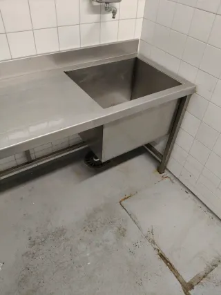 Mesa de acero inoxidable con cuba