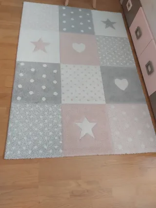 Alfombra infantil estrellas y corazones