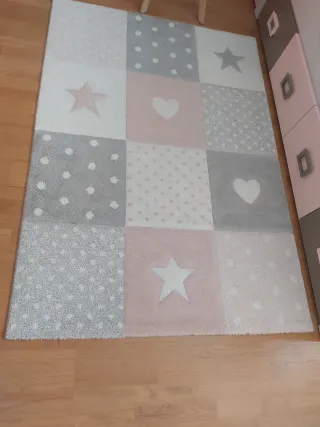 Alfombra infantil estrellas y corazones