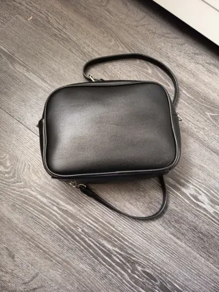 Bolso acolchado negro Stradivarius