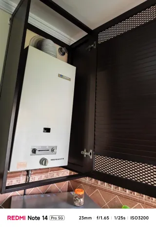 Mueble de aluminio para tapar termo gas butano