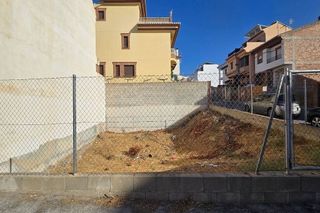 Terreno en venta en Zubia (La)